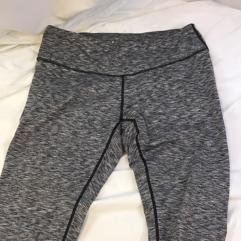 Reebok Athletic Black Heathered Leggings Size Medium - Picture 2 of 10